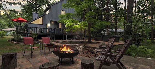 Juniper Presents: Forest Escape, Hot Tub, Fire Pit, Near the Dunes in Sawyer