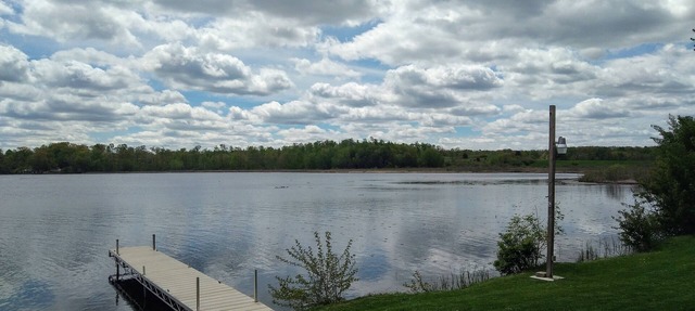 Kettle Moraine Lake House, Private Family Friendly Lakehouse Retreat Sleeps 8 in Osceola