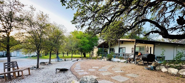 Kid Friendly, River house 65 yards to the Frio River in Leakey