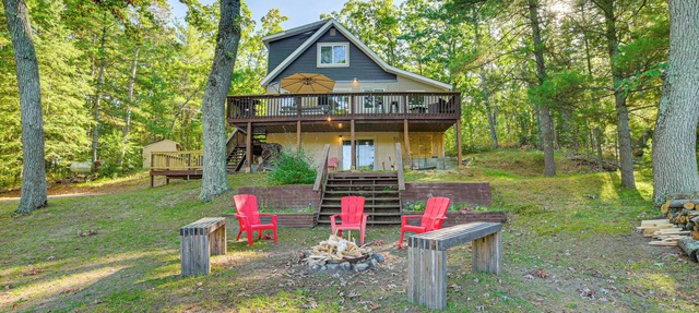 Lake Access & Dock: Remote Mio-Area Cottage in Curran