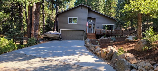 Lake Almanor West home in a peaceful setting just minutes from the lake in Chester
