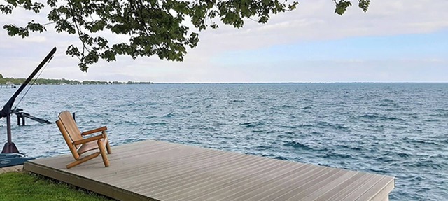Lake Front Bungalow with AC in charming Ira in Ira