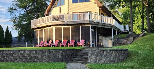 Lake House Rental - June 7 & 14 Available. Pontoon Optional-PROMO In description in Coldwater
