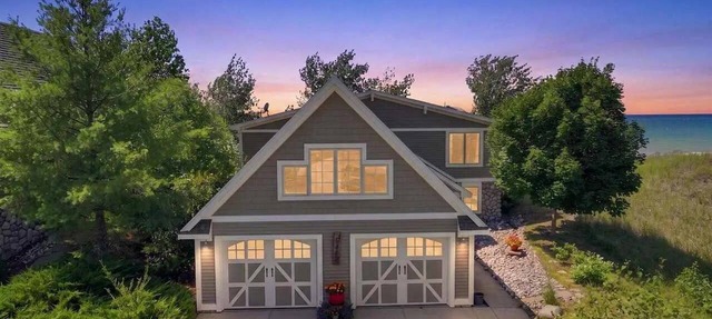 Lake Michigan Cottage - Sleeps 14 - Private Beach + Sunset Views in Harbor Springs