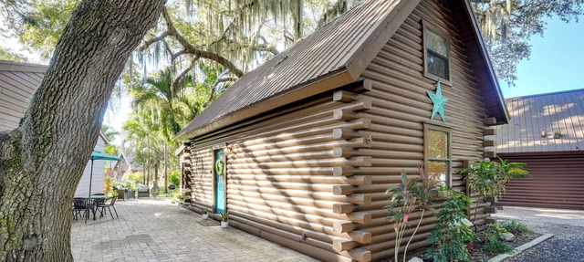 Lake Okeechobee Dockside Cabin w/Pool Access in Okeechobee
