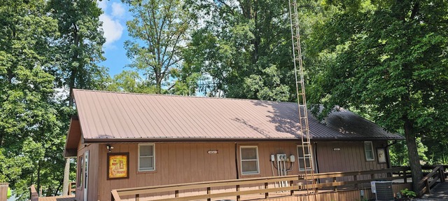 Lake Themed Cabin - Direct Water Access - Free Kayaks in Loogootee