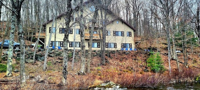 LAKEFRONT 3-bedroom Chateau Getaway at Whitecap Mountains Resort Unit 1 in Upson