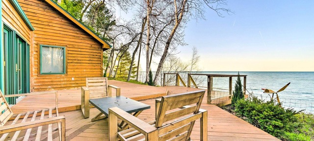 Lakefront Applegate Retreat w/Private Beach! in Applegate