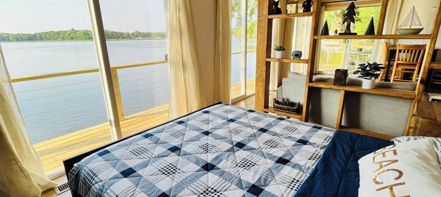 Lakefront Cabin w/Dock & Kayaks, True MN Getaway Stunning Lake View - Cabin 11 in South Haven