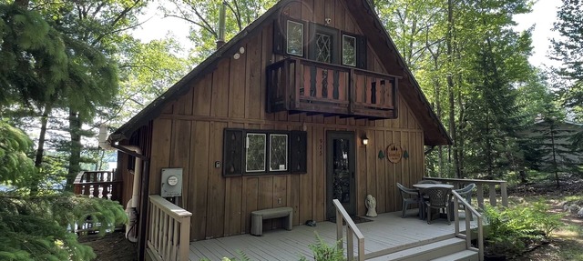 Lakefront Chalet - Badwater Lodge - Gorgeous Lake Views in Florence