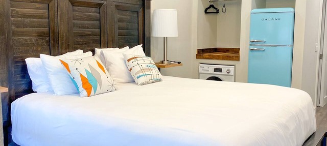 Lakefront Condo Historic Flat Rock at Mill House Lodge Sleeps 2 Newly Renovated in Flat Rock