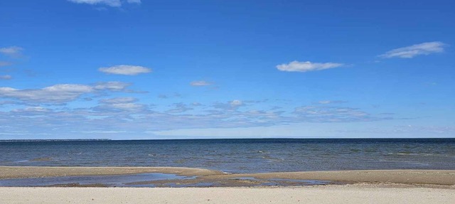 Lakefront Cottage on Saginaw Bay w/ Private Beach in Au Gres