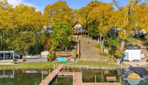 Lakefront Retreat with Dock BBQ and Lake Access in Twin Lakes