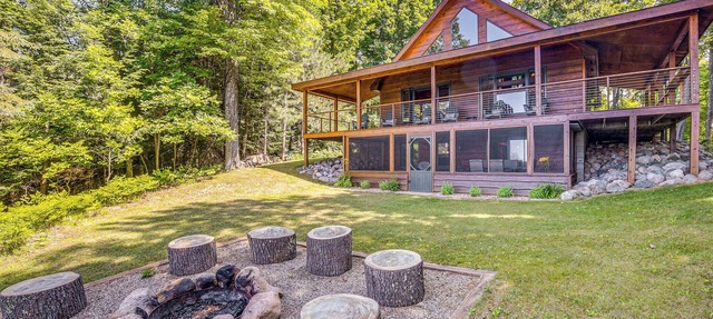 Lakefront Townsend Cabin w/Fire Pit, Private Dock in Townsend