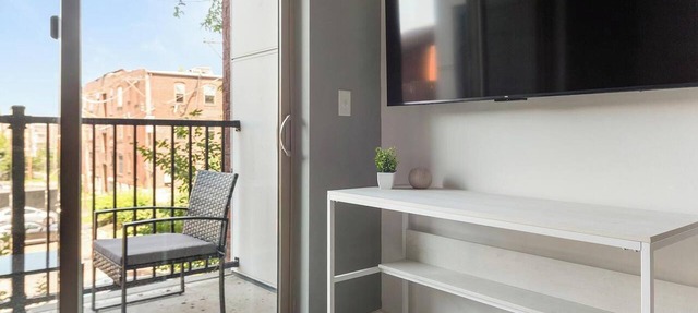 Landing | Beautiful 1BD, Gym, Yoga Studio in St. Louis