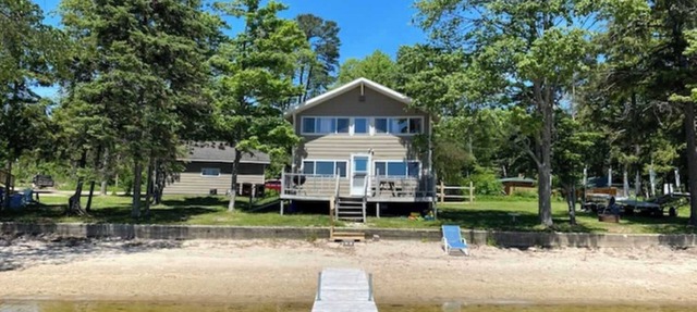 Large Beachside Lodge on AuTrain Lake in Au Train