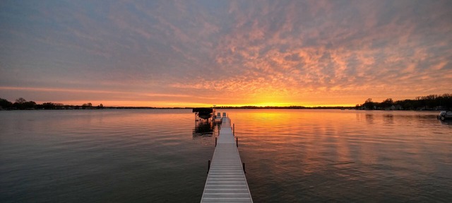 Large Lakefront Retreat – Sleeps 17+ in Manitou Beach-Devils Lake