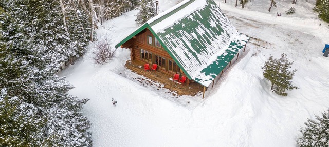 Le Caché: intimate log cabin, spa and waterfront (kayaks) in Saint-Alexis-des-Monts