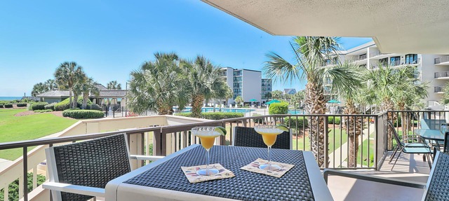 Litchfield Beach 3Bed/3Bath w Sleeper sofa Oceanfront Condo in Pawleys Island SC in Pawleys Island