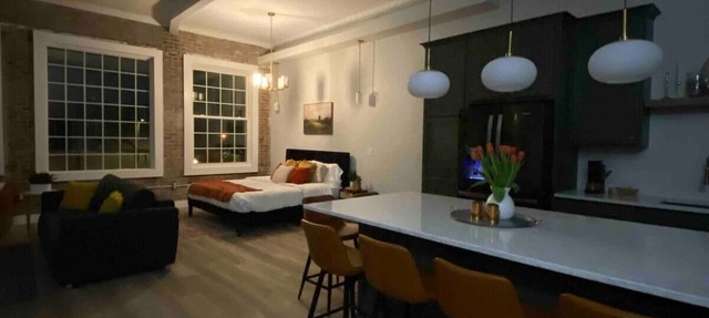 Loft Apartment on Main Downtown - Sleeps 4 in Du Quoin