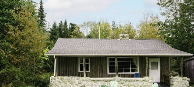 Log Cabin #2 - Hubbards Beach in Hubbards