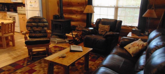 Log cabin on beautiful Keyes Lake in Florence