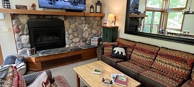 Lola’s Lodge Ski-In/Ski-Out 3 bedroom Lodge near hiking/golf in Lutsen