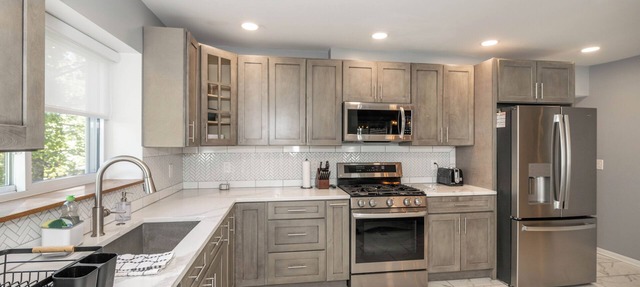 Love ‘n Life Haven – Spacious and Serene 5 BDR, Short Drive to Shopping & Dining in Cincinnati