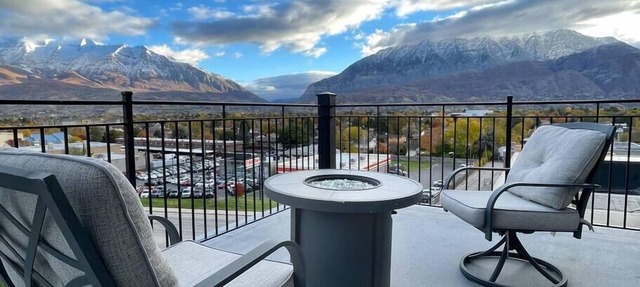 Low Cleaning Fee Skylit Serenity Penthouse in Orem