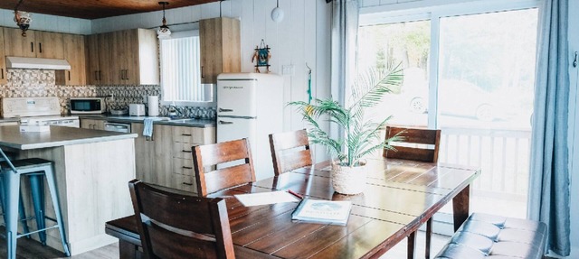 Luna-Cloud Chalet: river, adventure, AC, Wi-Fi, BBQ, pet-friendly. Ideal for gro in FRAMPTON