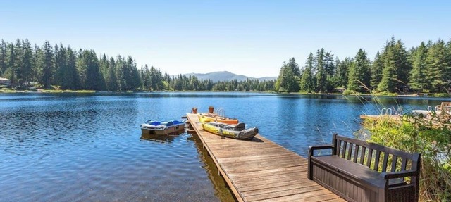 Luxe Studio Lakefront | Dock | Deck | Firepit in Fall City