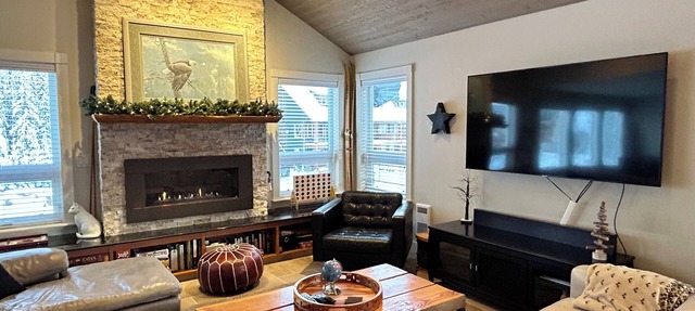Luxurious Quail Crossing Residence at Apex Mountain Resort in Hedley