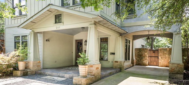 Luxury Austin Retreat, Heated Pool, Hot Tub & Sleeps 15 in Austin
