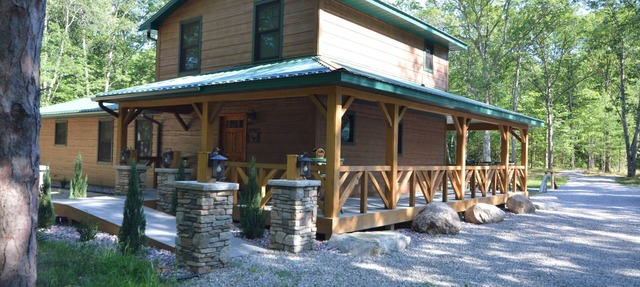 Luxury Cabin Near Boardman River and Brown Bridge Quiet Area! in Traverse City