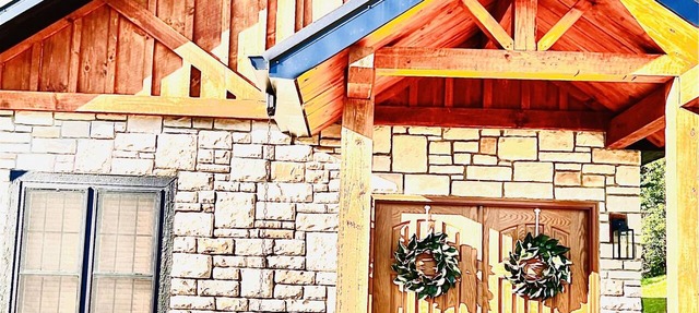 LUXURY COUPLES CABIN! Caveside Cabins in Creola
