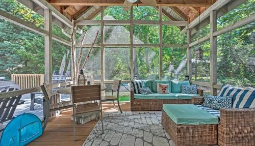 Luxury Family Home w/Deck, Swim Spa & Grill! in New Buffalo