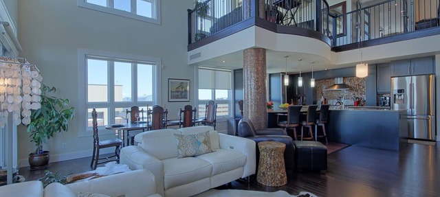 Luxury Penthouse Oasis, Rooftop Patio, River View, Downtown in Edmonton
