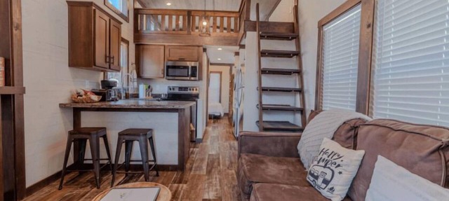 Luxury Vacation Rental for 6 - Luxury 1 Bedroom Cabin sleeps 6 in Spring