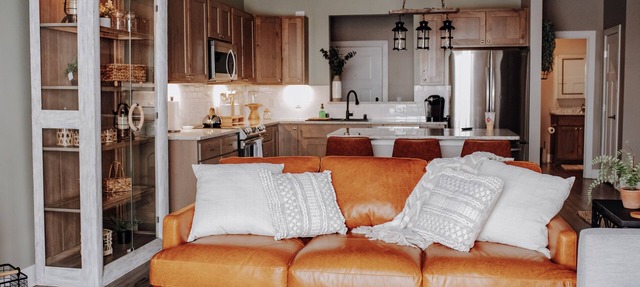 Luxury Waterfront 2BR w/King Suite in Schofield