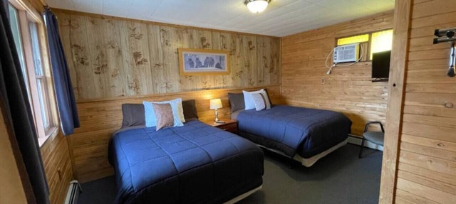 Lyons in Onaway - 2 Full Beds - Room 9 - Sleeps 4 in Onaway