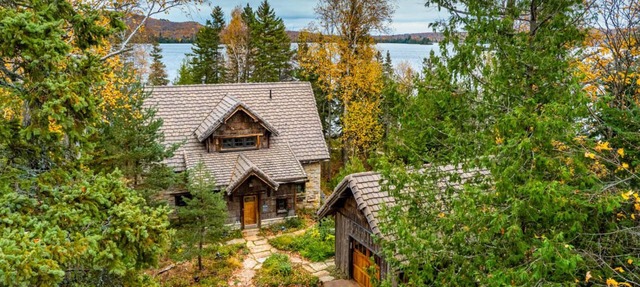 Magical, stunning, secluded retreat on idyllic Lake Medora! in Copper Harbor