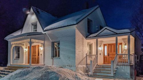 Maison ancestrale complètement rénovée 4 chambres in Bromont