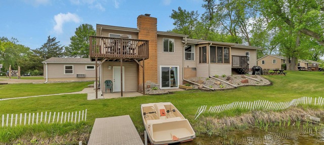 Maple Hill Resort "Waters Edge" 1 Hour from Mpls on Clearwater and Grass Lake in South Haven