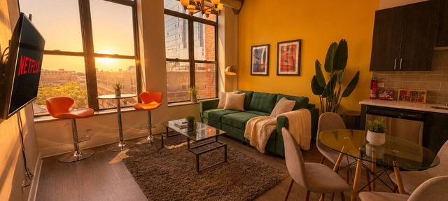 McCormick Place 2b/2b family unit with optional parking for up to 8 guests in Chicago
