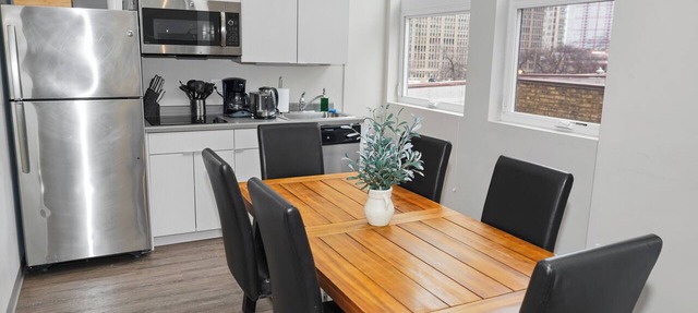 McCormick Place 2BR Oasis with Patio, Gym Near Museum Campus & Soldier Field in Chicago