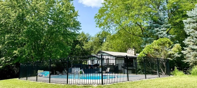 Meadow Hill: Central 3/3 | 2 Fenced Acres |Pool | Walk to Beach in Hartland