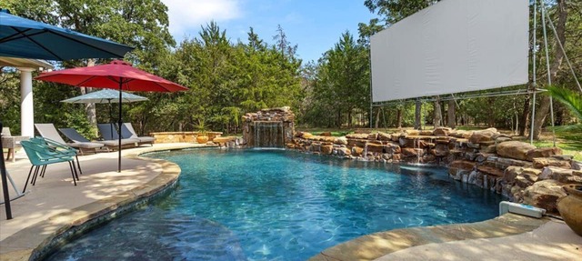 Mesquite Retreat: Close to Austin and COTA: Fun, Family, and Friends, in Cedar Creek