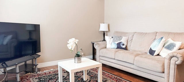 Miami University 4 Bed/2 Bath - 0.3 miles away from Uptown Oxford! in Oxford