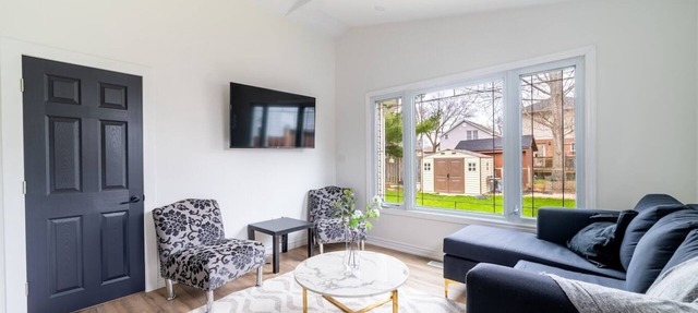 Modern 2 Bdrm Home/Apt 20 mins to falls in Welland