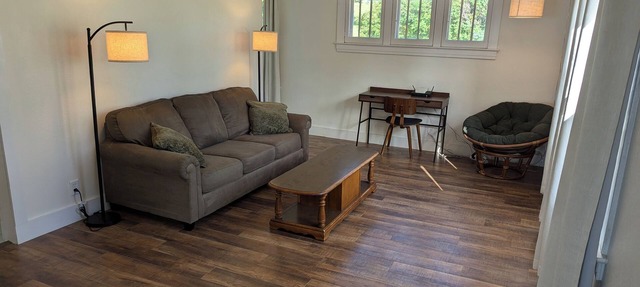 Modern 3-bedroom cabin on the lake! in Underwood
